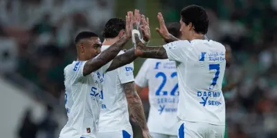 كريم بنزيما يضع الهلال في مقدمة الشوط الأول