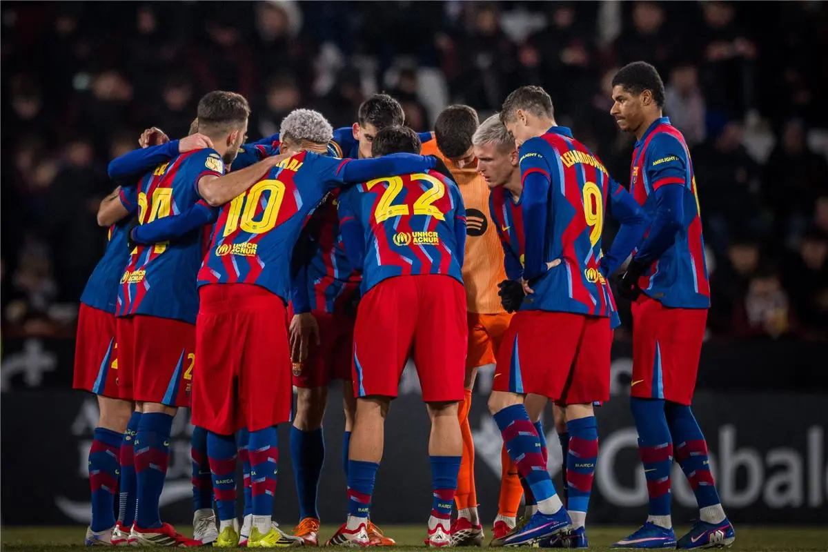 طلبه ميسي.. برشلونة يستعد للتعاقد مع أحد مدافعي الدوري الإنجليزي