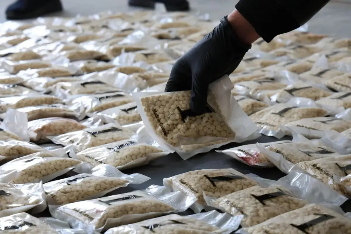 العراق يفكك شبكة دولية لتجارة المخدرات داخل سوريا (صور)