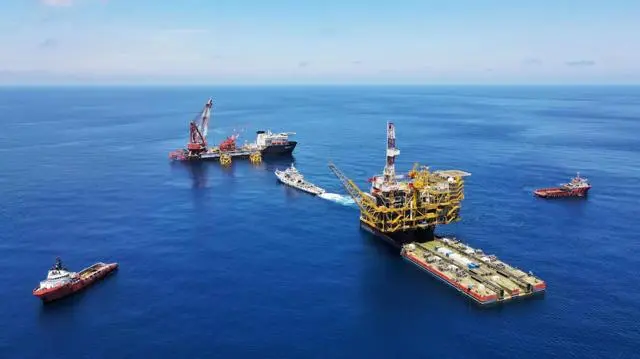 الشرع يعقد جلسة مع ممثلي شركات دولية حول الحقل البحري الأول في سوريا