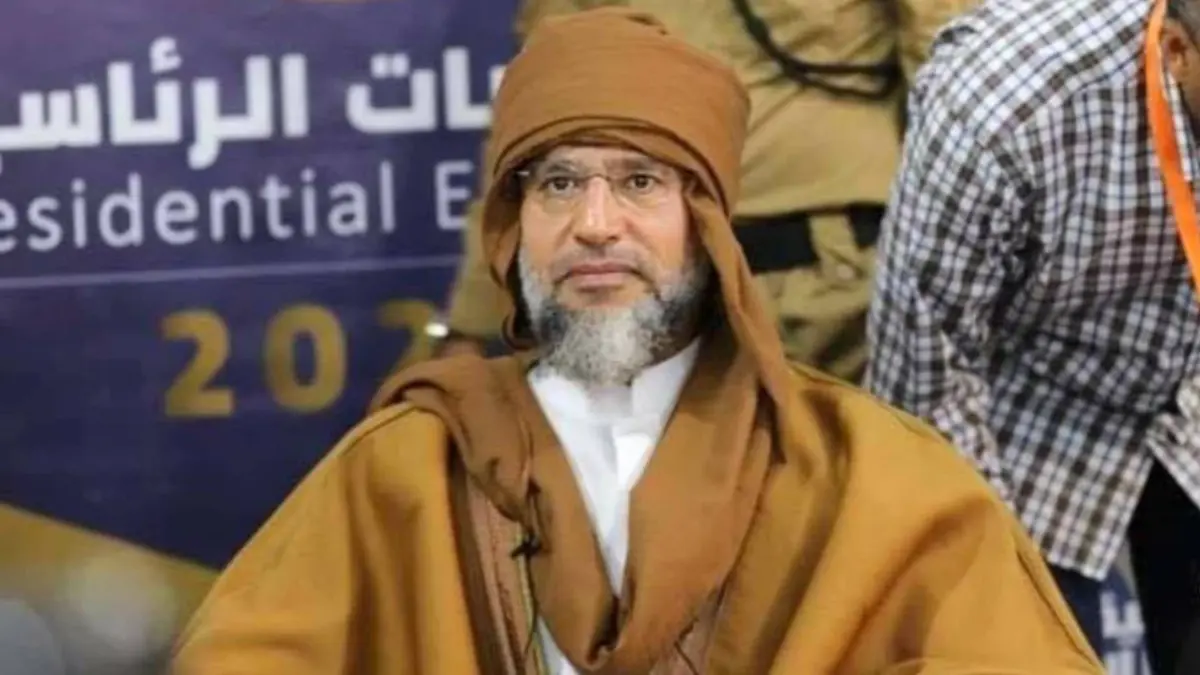 بني وليد تستقبل جثمان سيف الإسلام القذافي عقب أزمة منع دفنه في سرت والزنتان