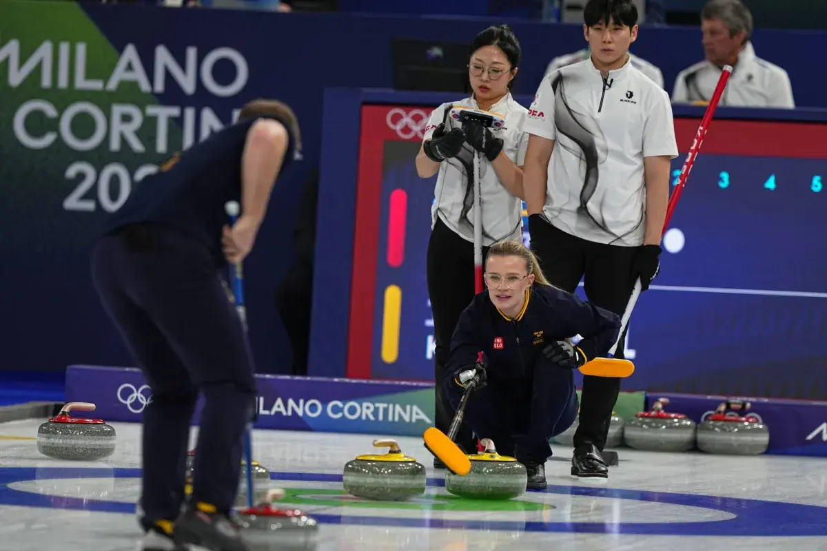 عطل فني ينهي منافسات الكيرلينغ في ظلام دامس بالأولمبياد الشتوي