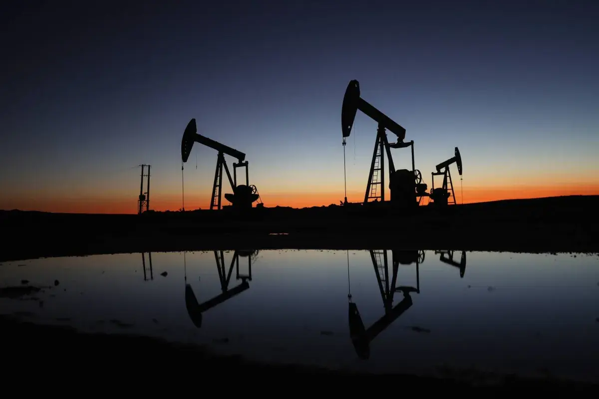 النفط ينخفض مع بوادر انفراجة في التوترات الأميركية - الإيرانية