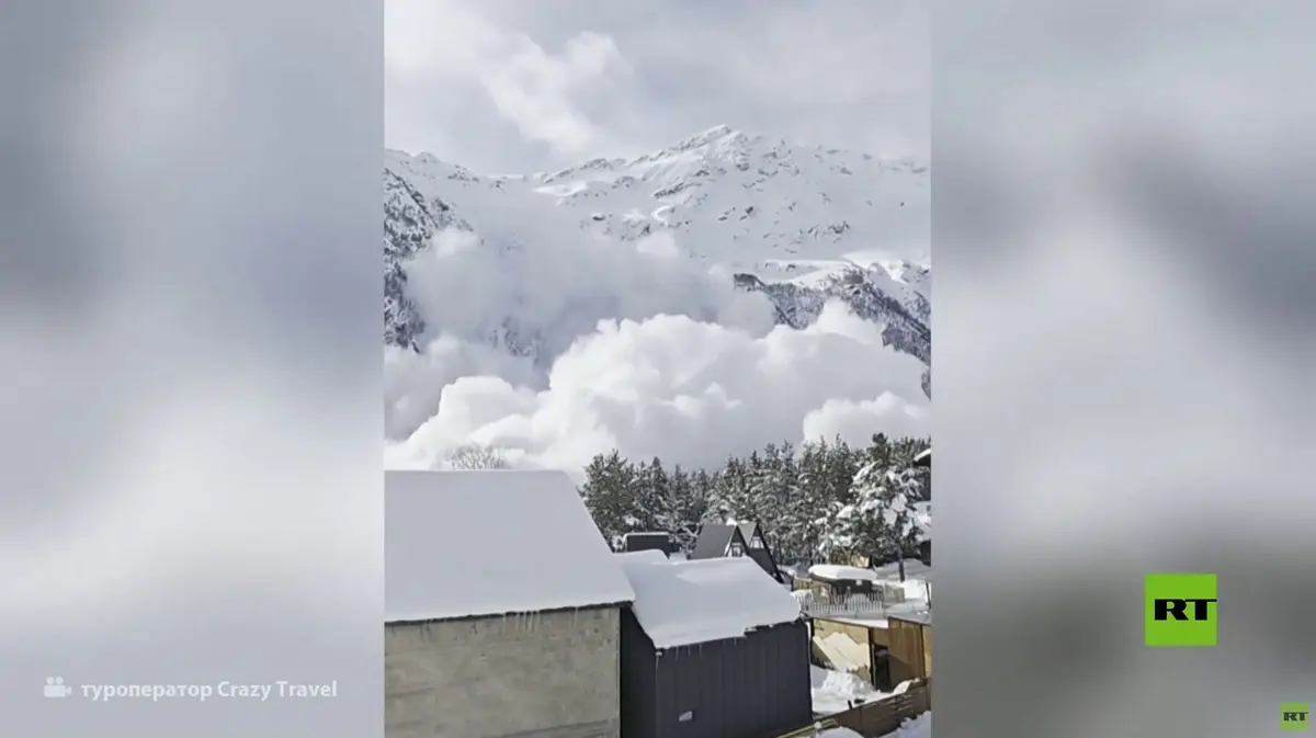 قذائف السلامة على إلبروس.. عرض طبيعي يأسر العيون