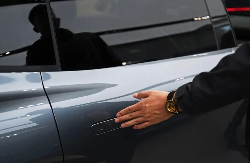 قرار صيني بحظر مقابض الأبواب المخفية في السيارات اعتباراً من 2027