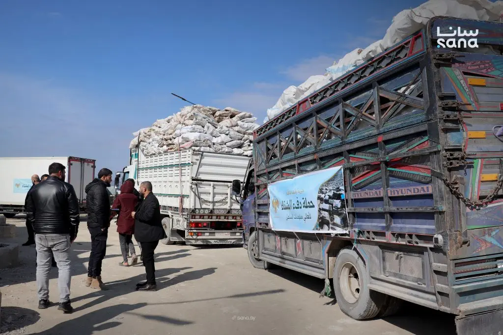 انطلاق حملة دفء الشتاء لتوزيع مستلزمات تدفئة للمهجرين في مخيمات خربة الجوز في إدلب