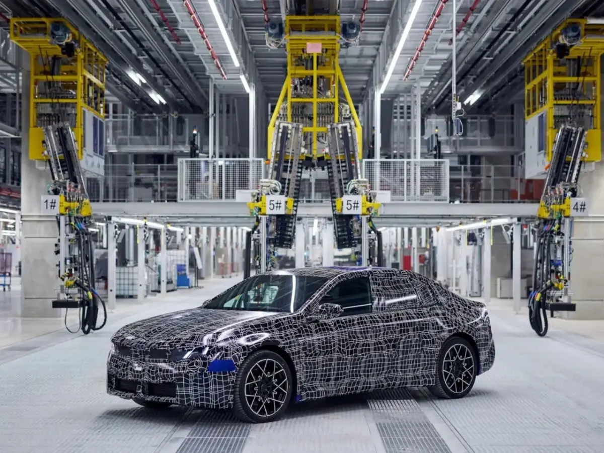 بي إم دبليو تبدأ اختبار الإنتاج المسبق لسيارتها الكهربائية i3 في ميونخ - عالم التقنية