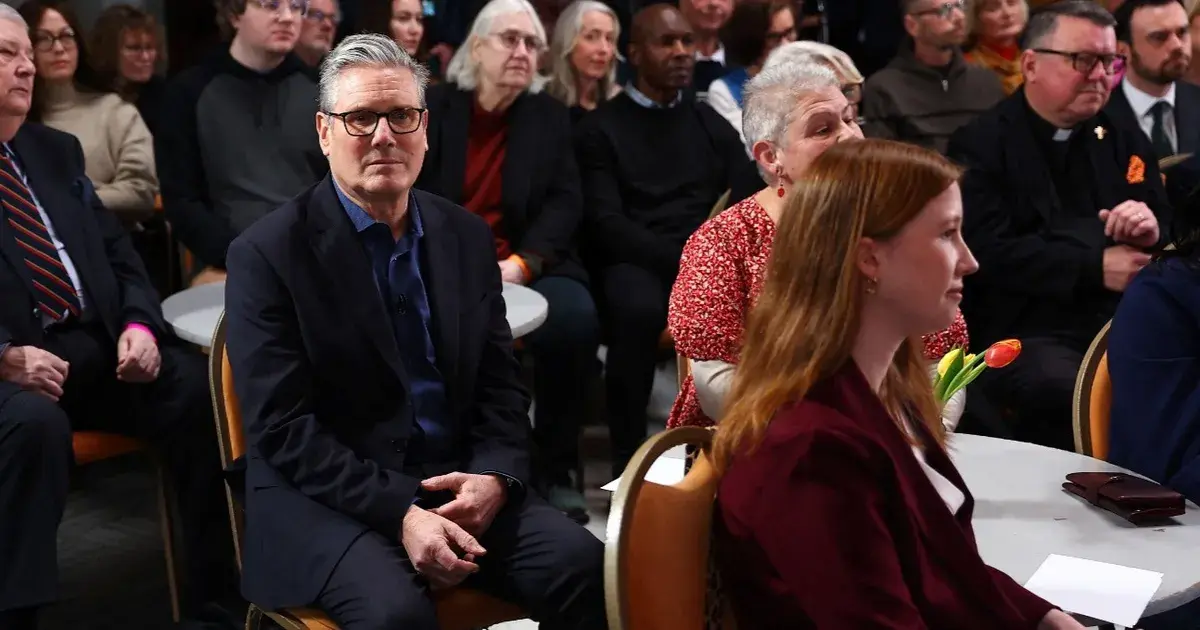 وثائق إبستين تشعل أزمة في لندن.. تحذيرات من "تصدع" قيادة ستارمر