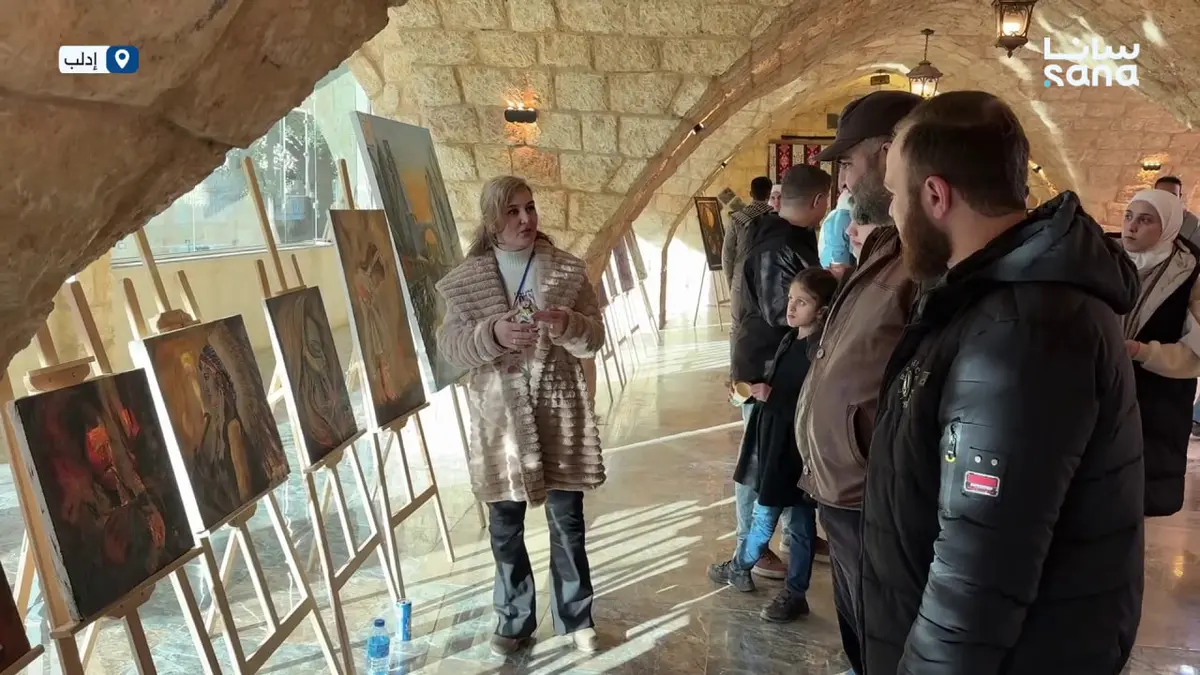 “لنبقى” معرض فني ثقافي في إدلب يجمع فنانين من المحافظات السورية