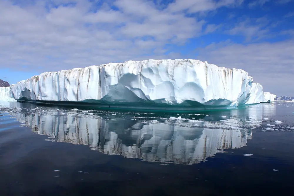 الذكاء الاصطناعي يعزز قدرة العلماء على تتبع حركة الجبال الجليدية