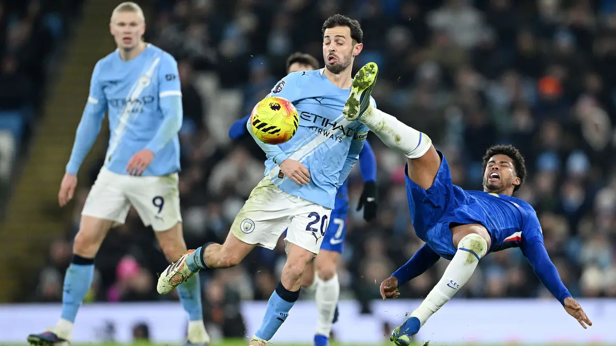 أمر قد يحدث لأول مرة.. مانشستر سيتي يتلقى ضربة قبل قمة ليفربول