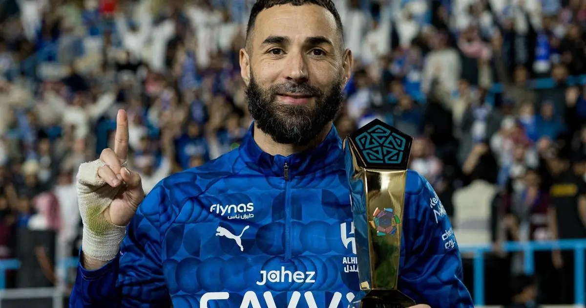 بنزيما يفوز بجائزة أفضل لاعب في مباراة الهلال والأخدود