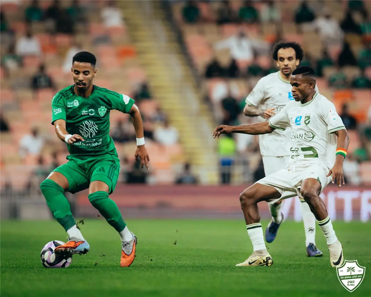 الأهلي يهزم الحزم بثنائية ويرتقي لوصافة الدوري السعودي