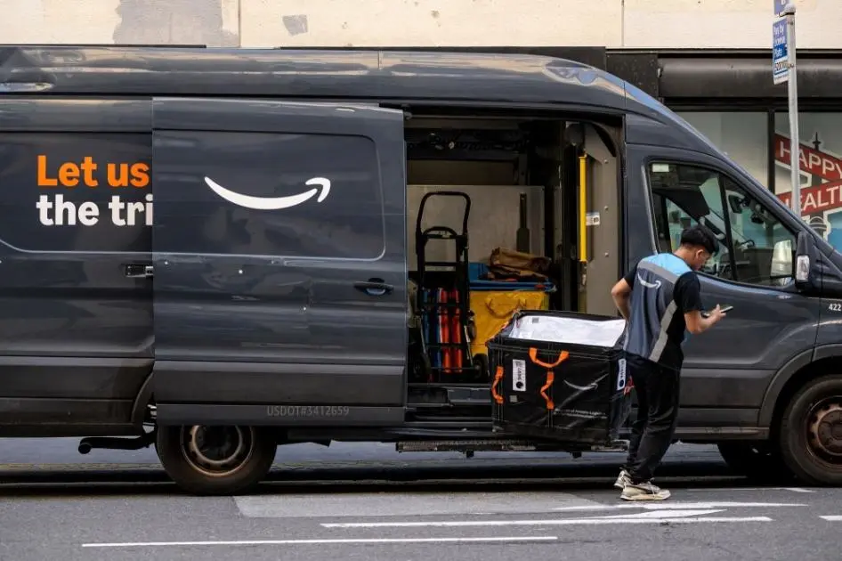 إيرادات أمازون تصعد إلى قمة 717 مليار دولار في 2025