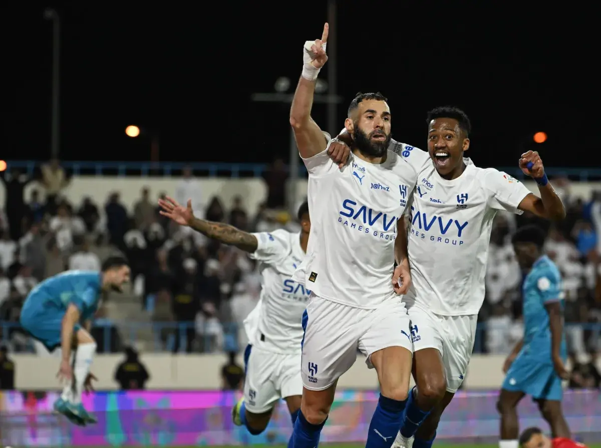 الدوري السعودي: في ليلة تألق «كريم»... الهلال يكتسح الأخدود بسداسية