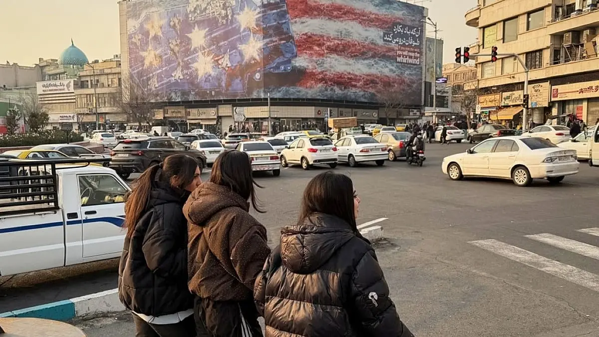 إيران بين الانهيار الوشيك و"لعبة البوكر": كيف يقرأ مسؤول أمريكي سابق سلوك طهران؟