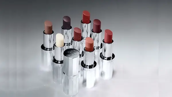 زهرة الخليج - بلسم شفاه بلمسة كوتور.. حين تتحوّل العناية إلى توقيع من Celine