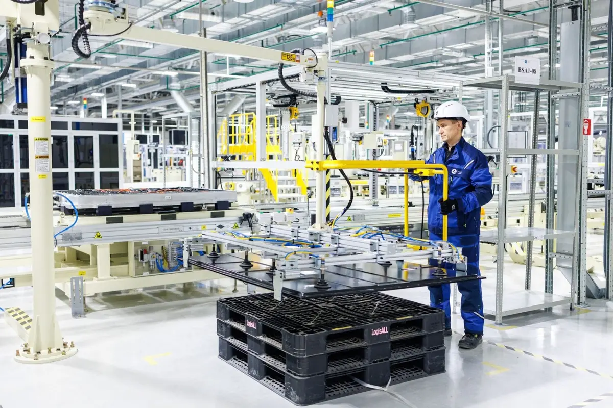 مصنع لإنتاج بطاريات الليثيوم أيون يسهم بتوطين السيارات الكهربائية في روسيا - الطاقة