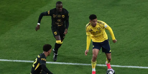 النصر صخرة دفاعية لا تُهزم