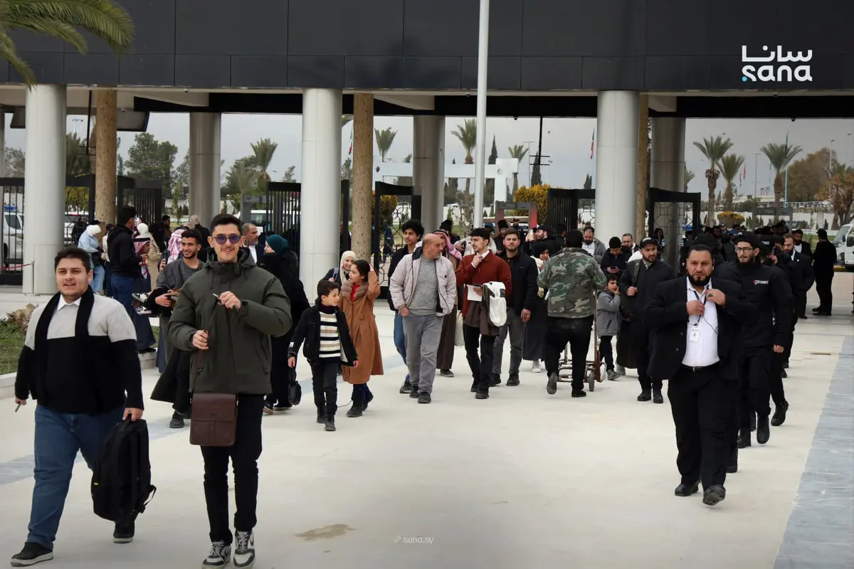 بدء توافد الزوار إلى معرض دمشق الدولي للكتاب.