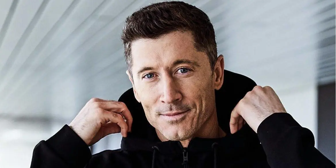 فليك يثير الغموض حول مستقبل ليفاندوفسكي