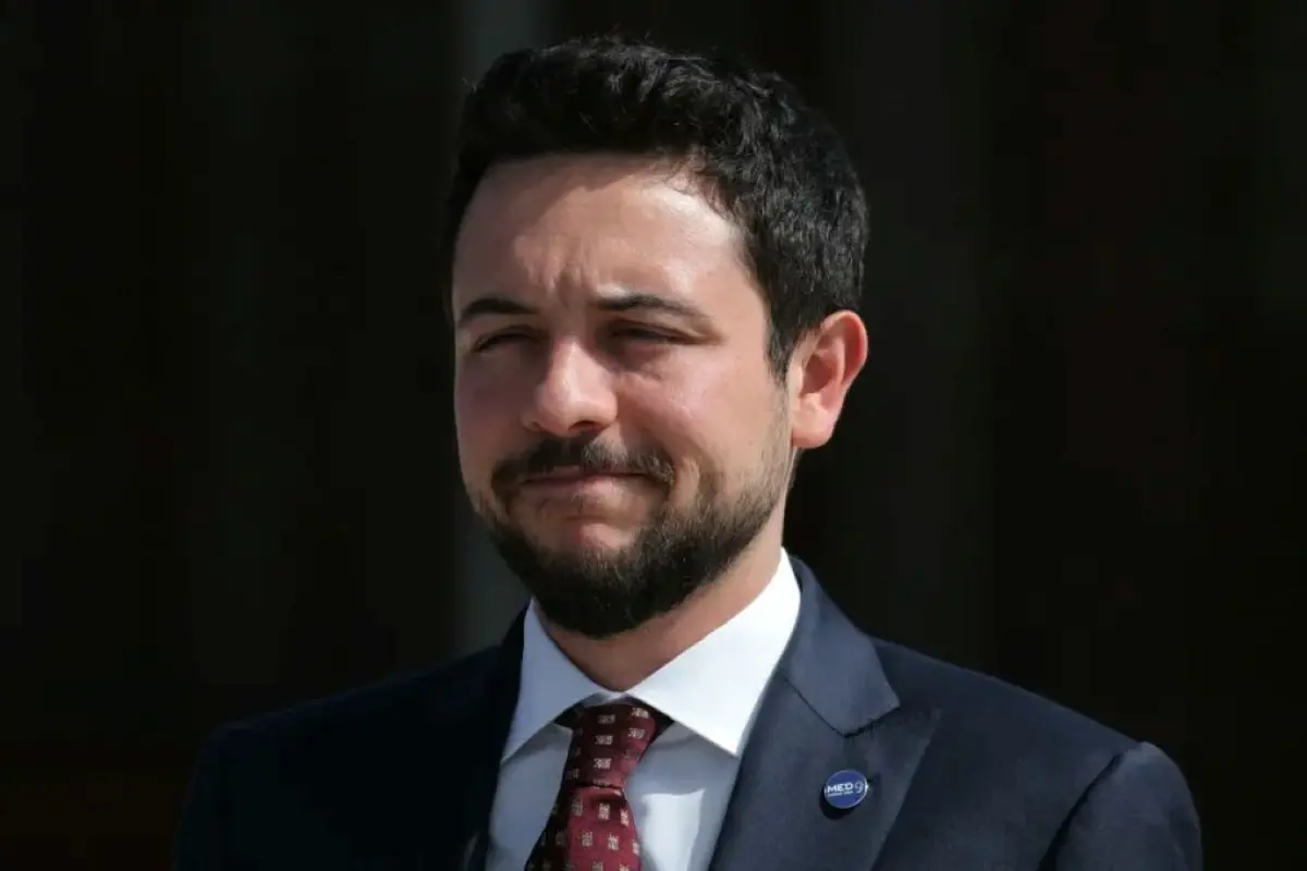 صورة جديدة للأميرة إيمان مع والدها الأمير الحسين