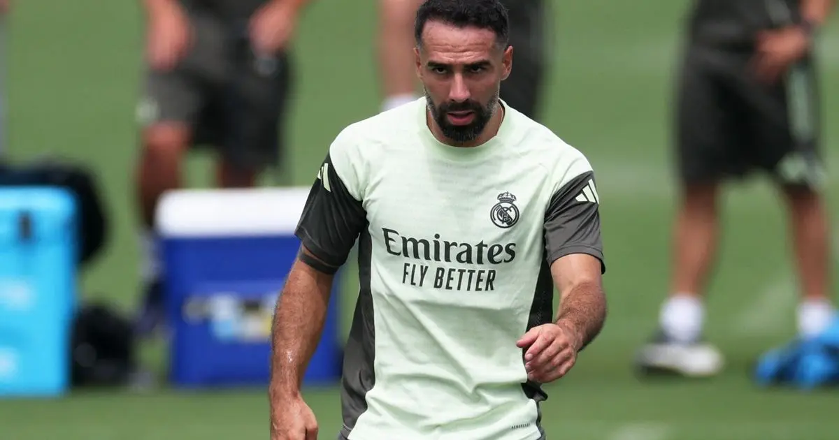 الغموض يكتنف مستقبل كارفاخال مع ريال مدريد