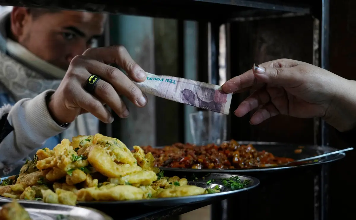 استطلاع رويترز: التضخم في المدن المصرية مرشح للتراجع إلى 11.7% في يناير - أموال الغد