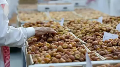 مهرجان تمور دومة الجندل الـ12 يجذب الزوار