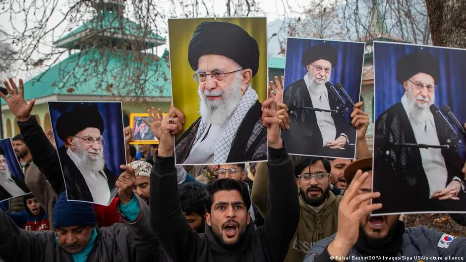 الولايات المتحدة وإيران تتفاوضان.. ما الذي غيّر الأوضاع؟