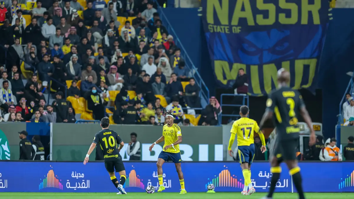 خبير تحكيمي يحسم الجدل حول لقطة مثيرة في الكلاسيكو