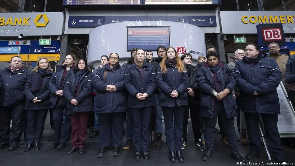 آخر تذكرة .. راكب متهرّب يقتل مُفتّش التذاكر ويهزّ ألمانيا