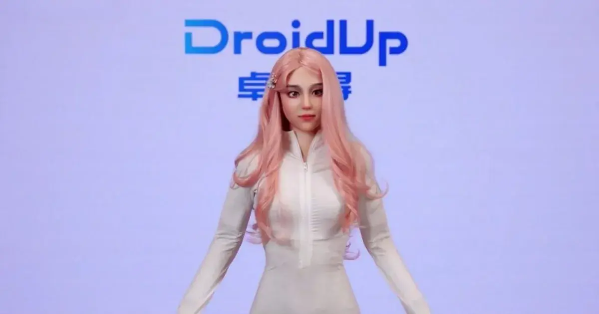 Moya.. روبوت بهيئة بشرية وجلد دافئ وتفاعل مريح مع الإنسان