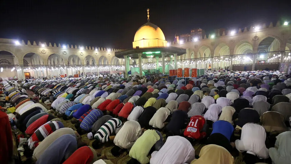 مصر.. بيان عاجل بعد "حظر" الشعائر الرمضانية