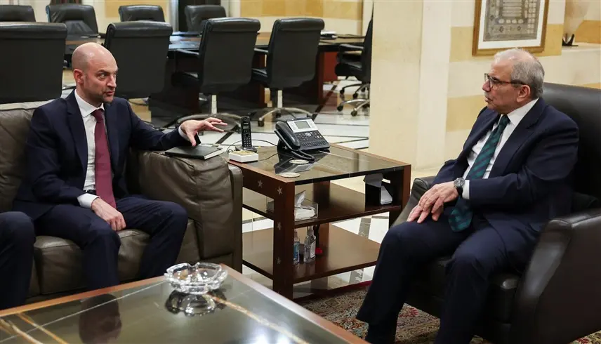 فرنسا تتعهد بإعادة إعمار لبنان في حال استمرار الإصلاحات - موقع 24