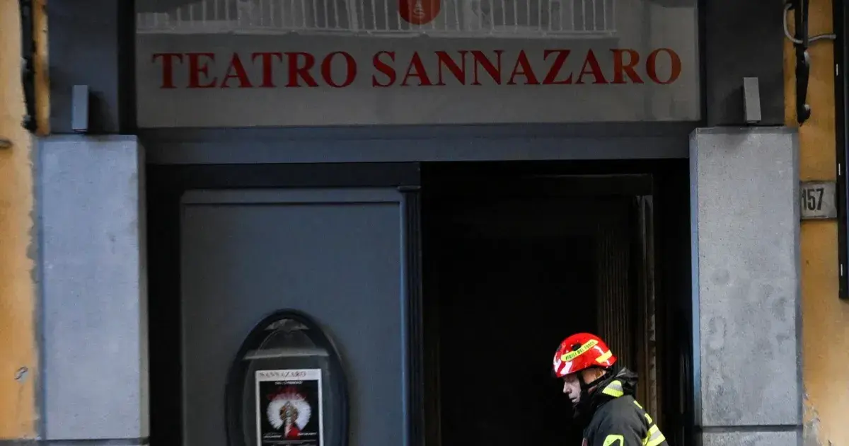 حريق يدمر مسرح سانازارو التاريخي في مدينة نابولي الإيطالية