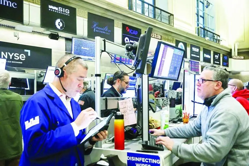 «وول ستريت» تتباين في بداية أسبوع تداول قصير