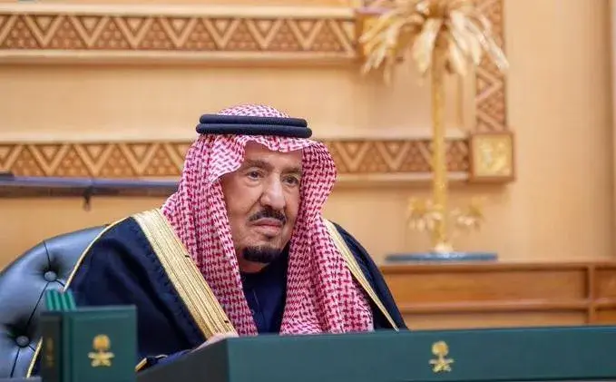 أمام خادم الحرمين... الأمراء والمسؤولون المعينون في مناصبهم الجديدة يؤدون القسم