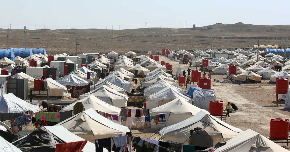 السلطات السورية تبدأ بإجلاء سكان مخيم الهول نحو موقع آخر