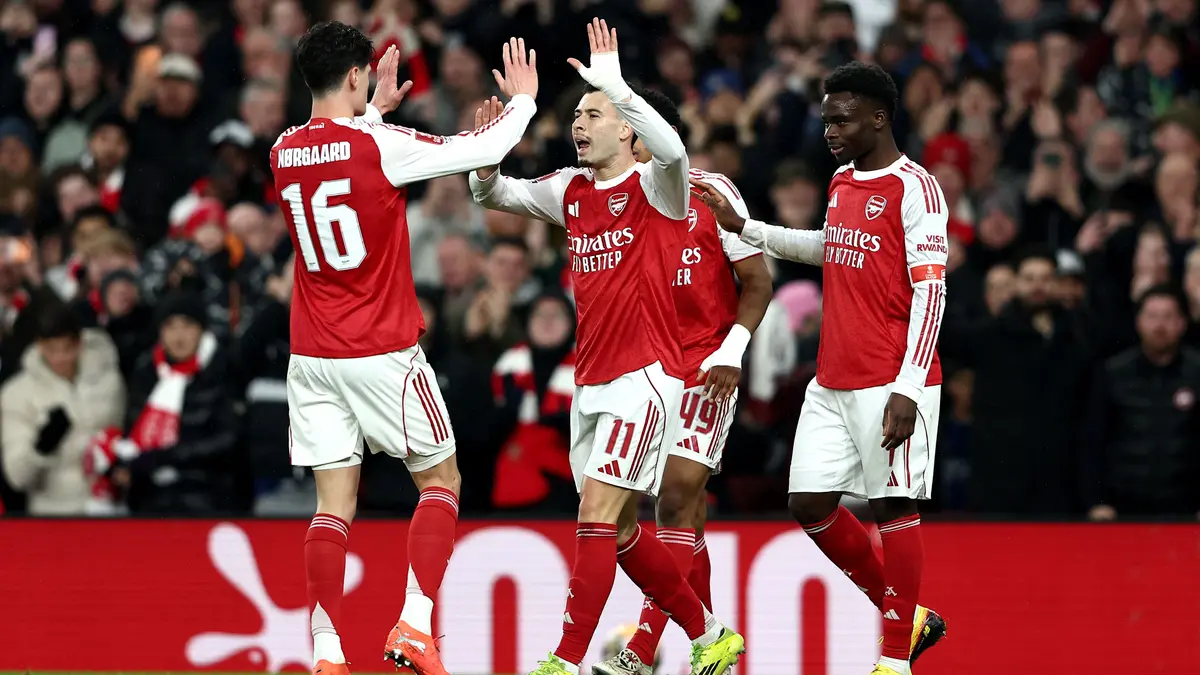 ما القنوات الناقلة لمباراة وولفرهامبتون وآرسنال في الدوري الإنجليزي الممتاز 2025-2026؟ وكيف تتابعها عبر الإنترنت؟