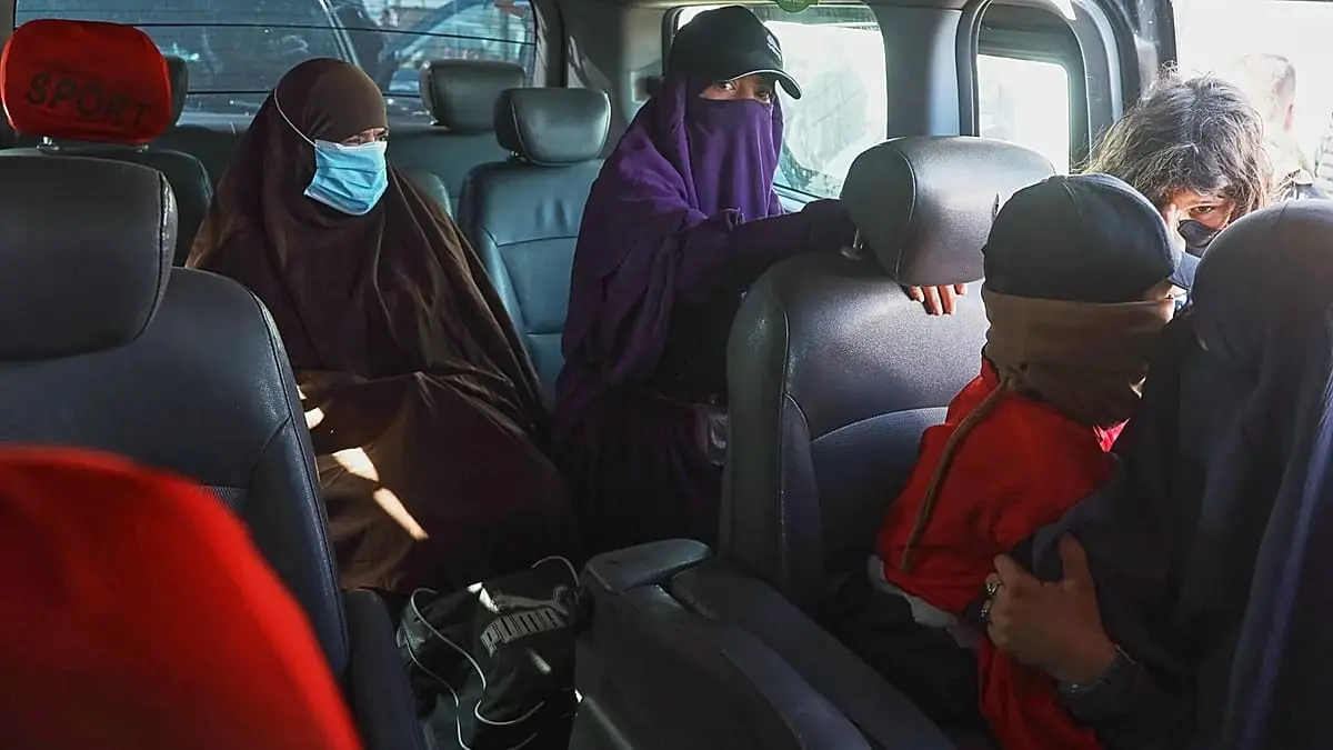 سوريا تبدأ إخلاء مخيم الهول لنقل عائلات "داعش" إلى حلب