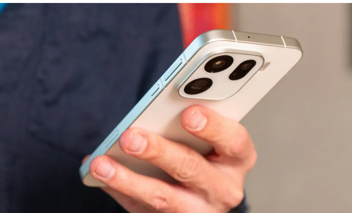 سلسلة Oppo Find X10 قد تدعم شحنًا لاسلكيًا مغناطيسيًا شبيهًا بـ MagSafe - التقنية بلا حدود