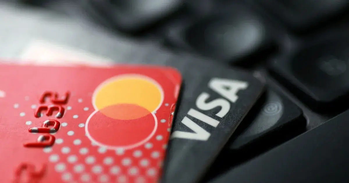 وسط مخاوف من ترمب.. بنوك بريطانيا تبحث عن بدائل "فيزا" و"ماستركارد"