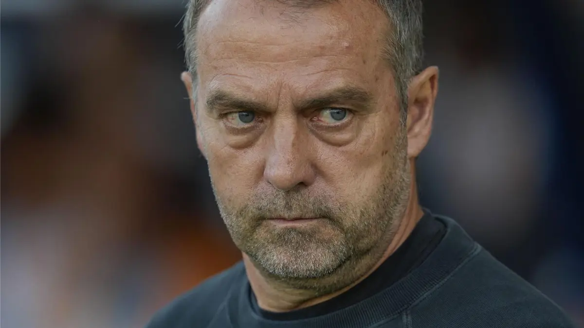 فيديو: "أليس لديك رأي؟".. فليك يحاصر صحفيًا بسؤال محرج وينهي المقابلة فورًا