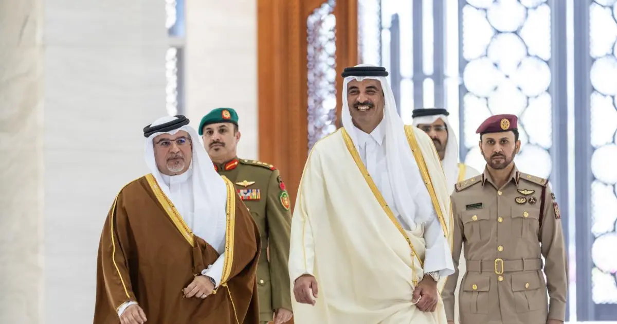 أمير قطر يبحث مع ولي عهد البحرين علاقات البلدين
