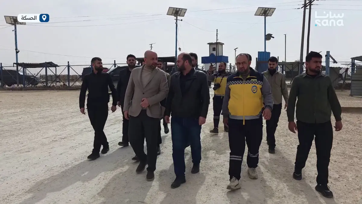 وزير الطوارئ برفقة محافظ الحسكة يزور مخيم الهول ويناقش خطة الاستجابة مع قدوم موسم حصاد القمح