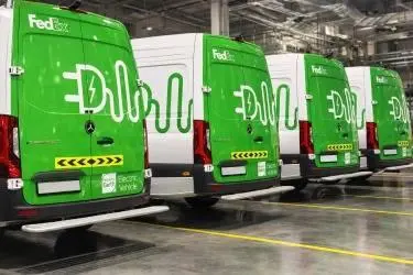 الإمارات أول سوق لـ «فيديكس» بالشرق الأوسط يعتمد «مرسيدس بنز»