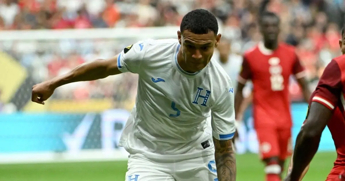 إيقاف لاعب ليفانتي 3 مباريات بسبب "التصفيق للحكم"