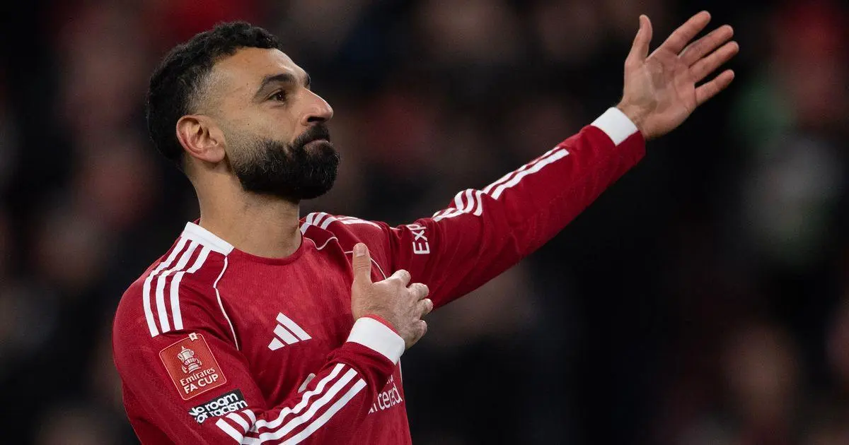 لاعب ليفربول يشيد بمحمد صلاح: الأفضل في تاريخ الدوري الإنجليزي مع هذا الثنائي