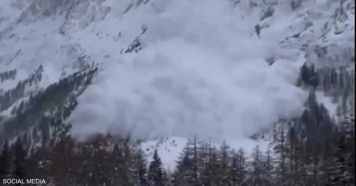 فيديو.. انهيار ثلجي ضخم يبتلع متزلجين في إيطاليا